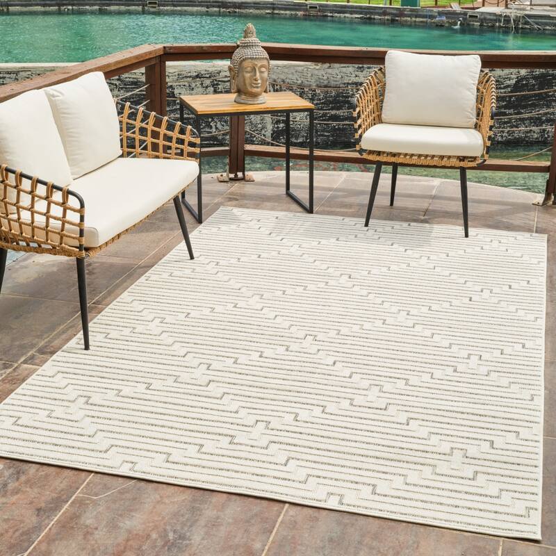 Elto Modern Geometric Weather Resistant Trendy Modern Outdoor Rug
