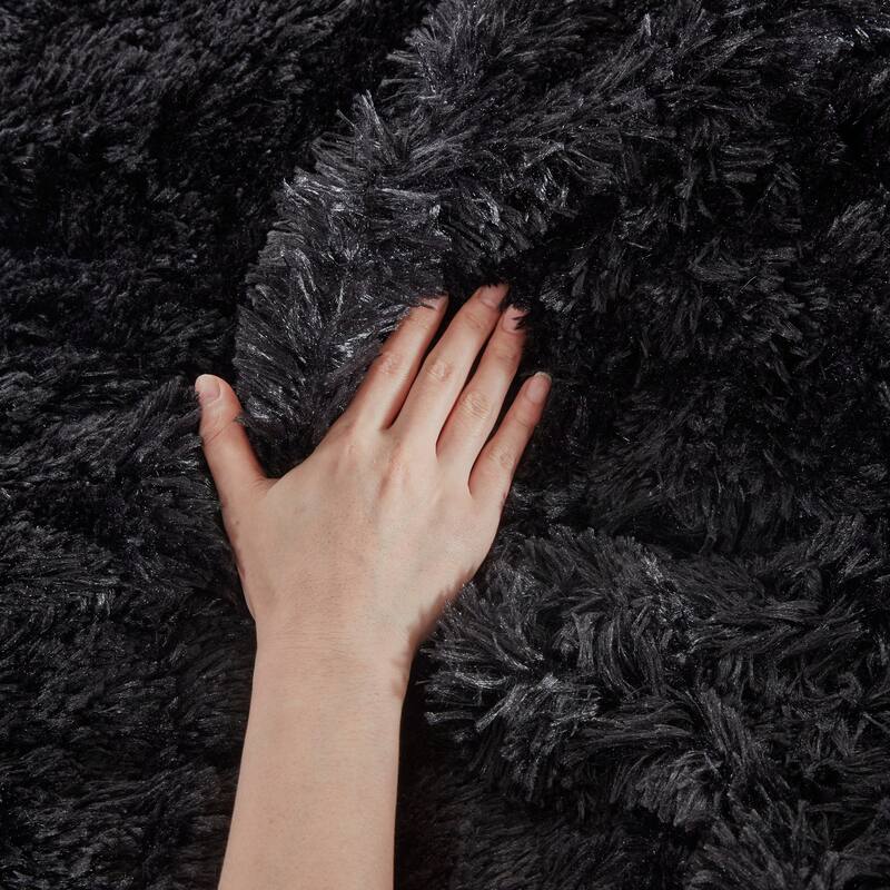 Leena Shaggy Fur Duvet Cover Set by Intelligent Designs