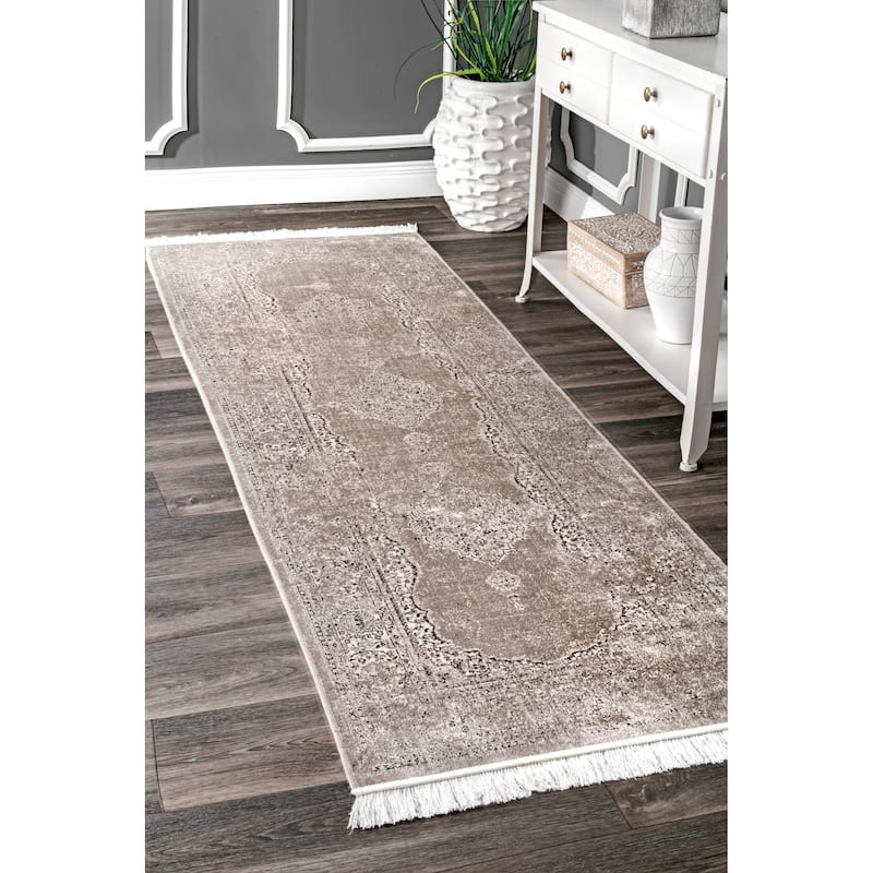 Nuloom Vintage Distressed Medallion Ivory Tassel Rug