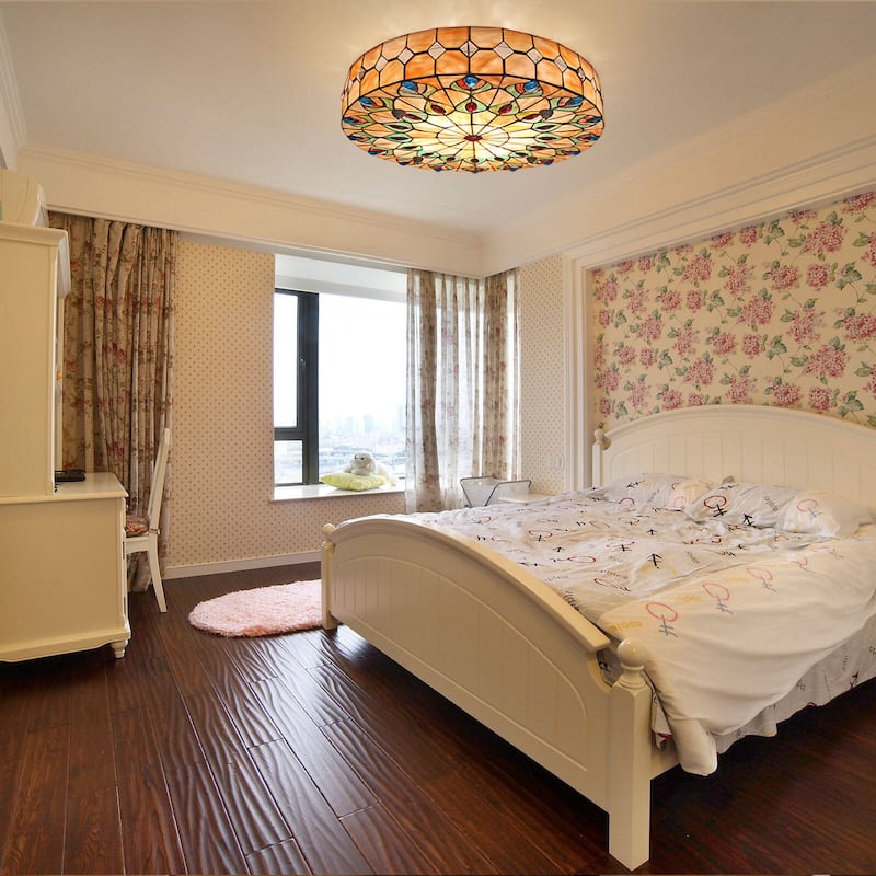 Classic Tiffany-style Flush Mount Ceiling Light with Pearls