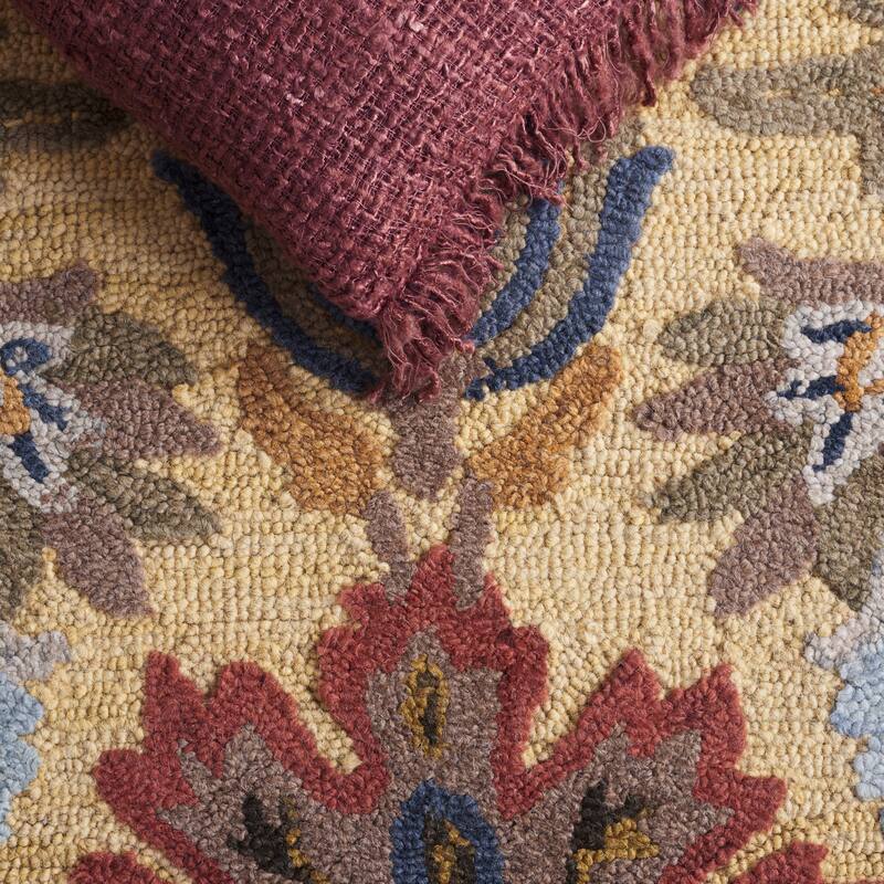 SAFAVIEH, Handmade Marietje Blossom French Country Wool Area Rug