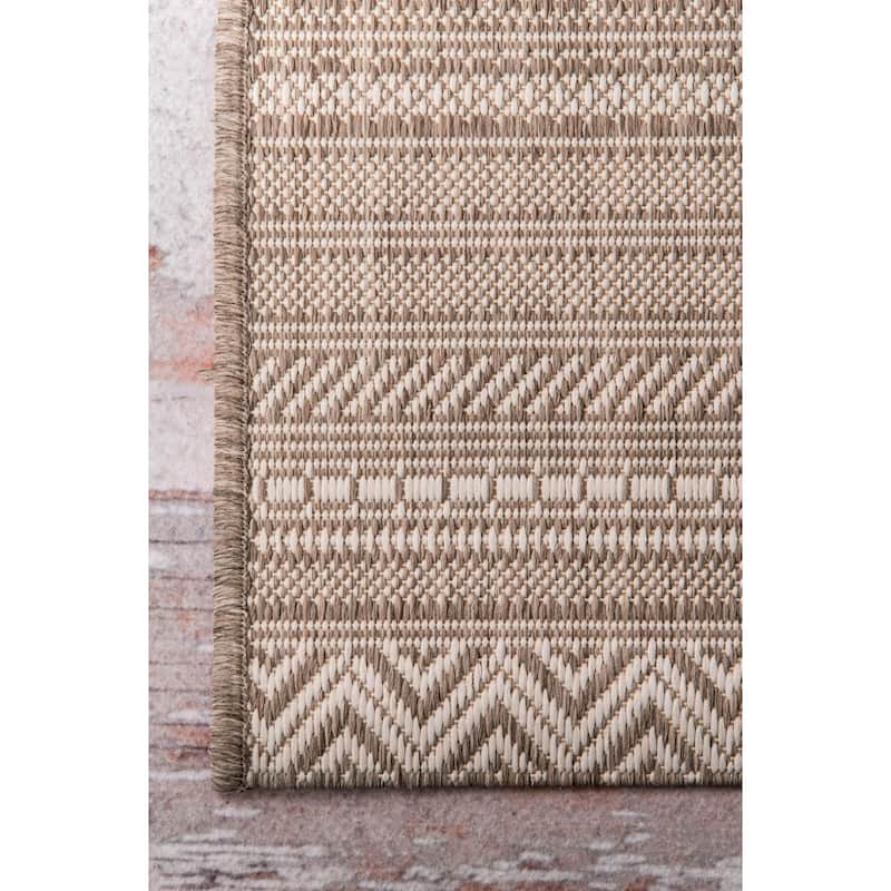 Nuloom Boho Indoor/Outdoor Geometric Tribal Patterns Area Rug