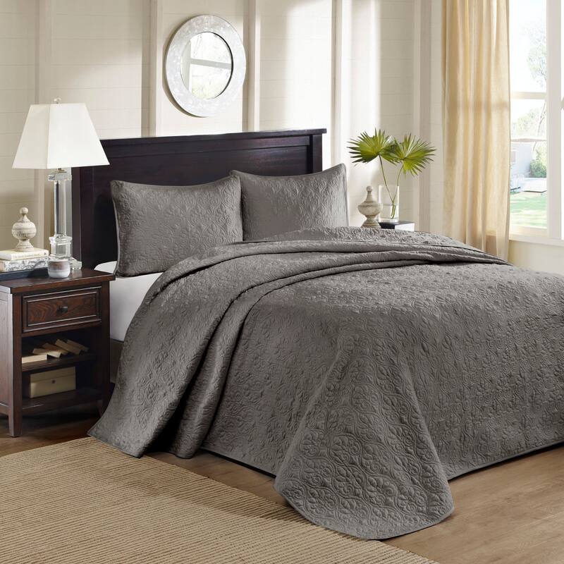Madison Park Mansfield Reversible Oversized 3-piece Solid Texture Bedspread Quilt Set with Matching Shams