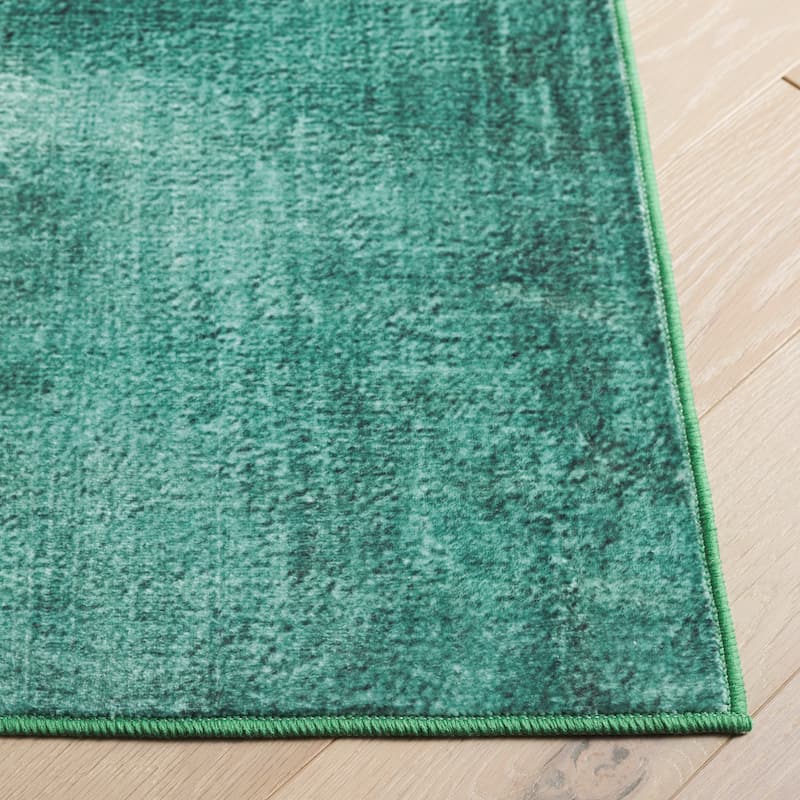 SAFAVIEH Santa Tzezka Monica Machine Washable Slip Resistant Rug