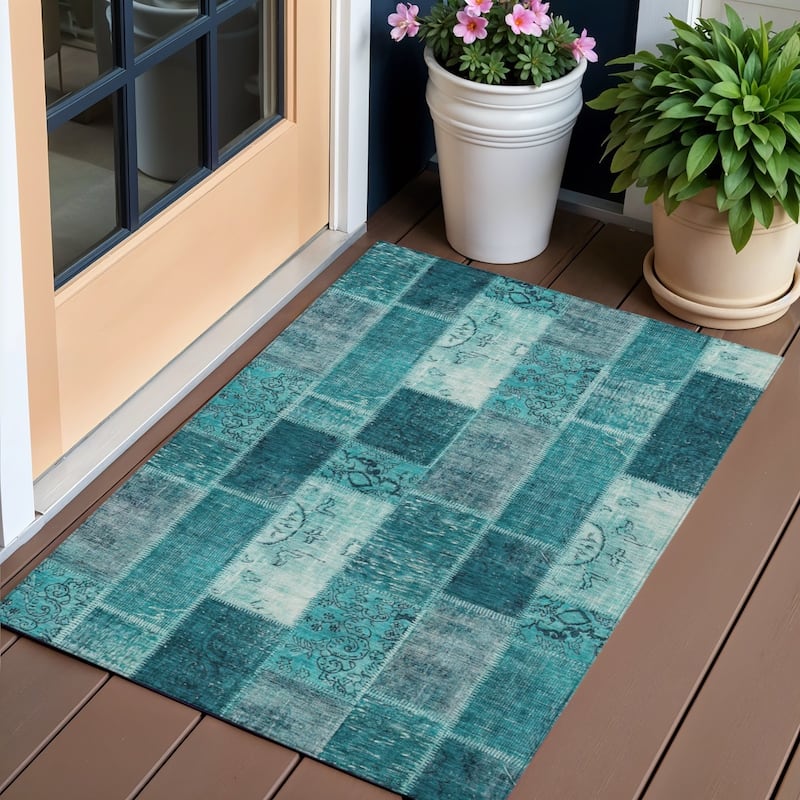 HomeRoots Patchwork Traditional Rectangle Outdoor Rug - 3' x 5'