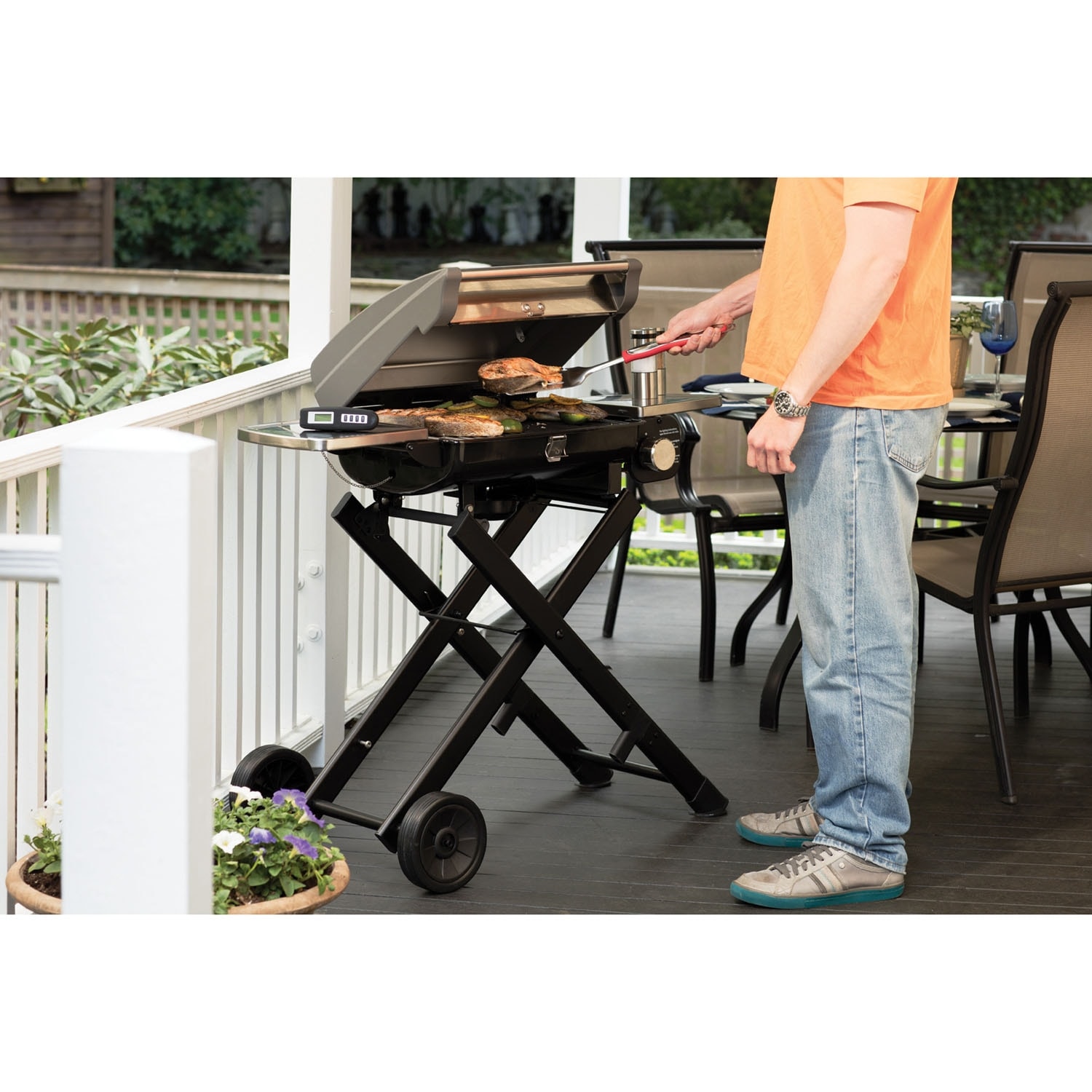 Cuisinart All Foods Roll-Away Portable Gas Grill