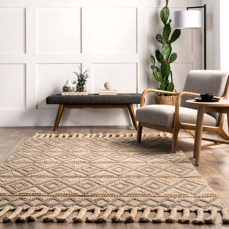 Nuloom Alex Hand Woven Wool and Jute Textured Geometric Tassel Area Rug
