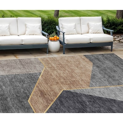 HomeRoots Geometric Transitional Rectangle Outdoor Rug