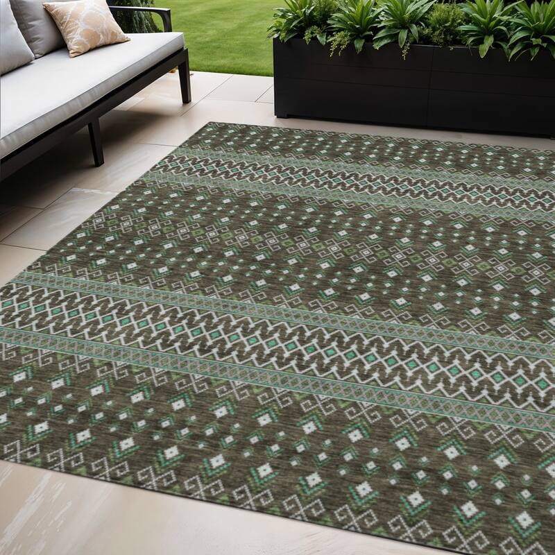 HomeRoots Tribal Transitional Rectangle Outdoor Rug - 5' X 8'