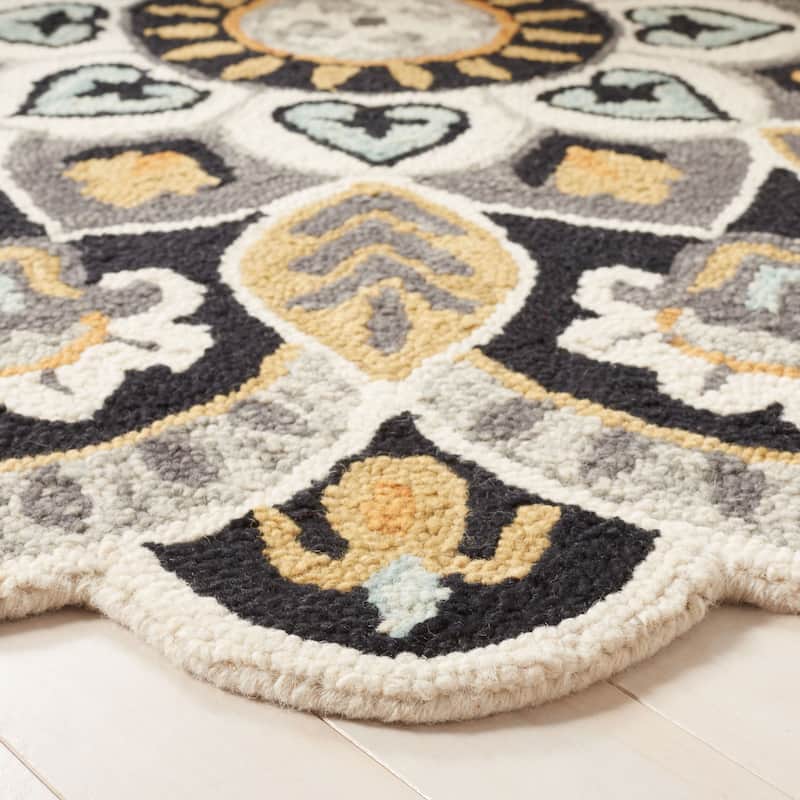 SAFAVIEH Handmade Novelty Urtza Ornate Flower Wool Rug