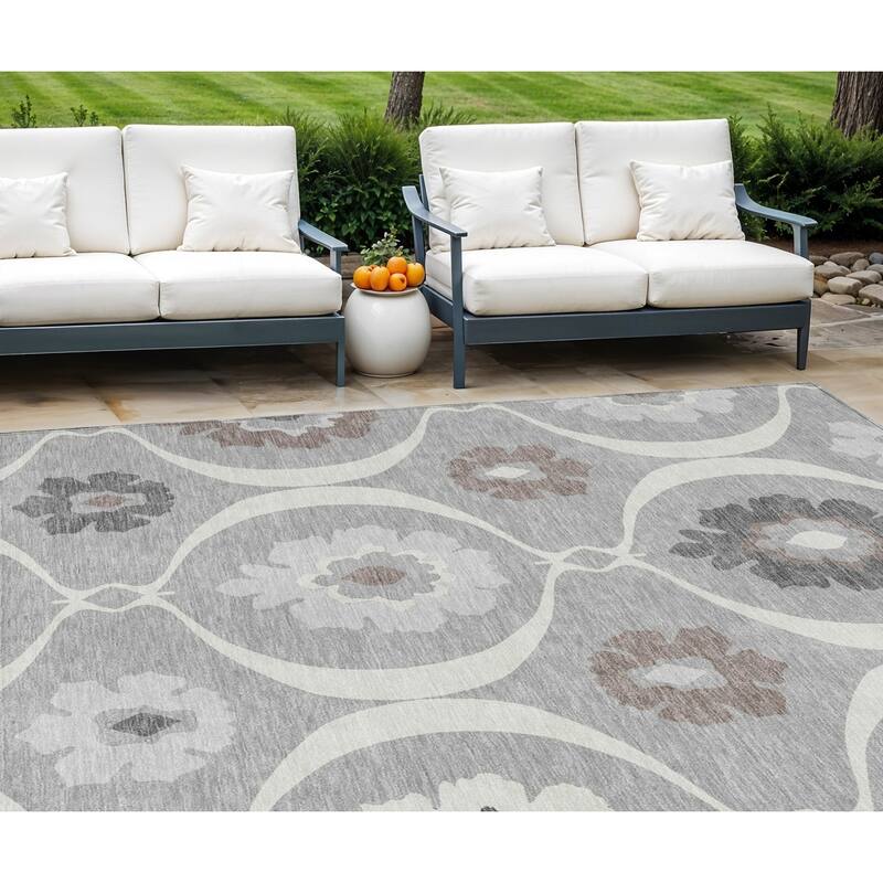 HomeRoots Medallion Transitional Rectangle Outdoor Rug - 10' X 14'