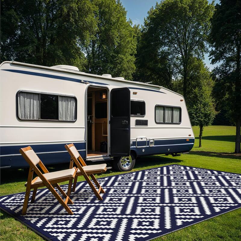 Reversible Charcoal Geometric Flat-Weave Recyclable Outdoor Rug