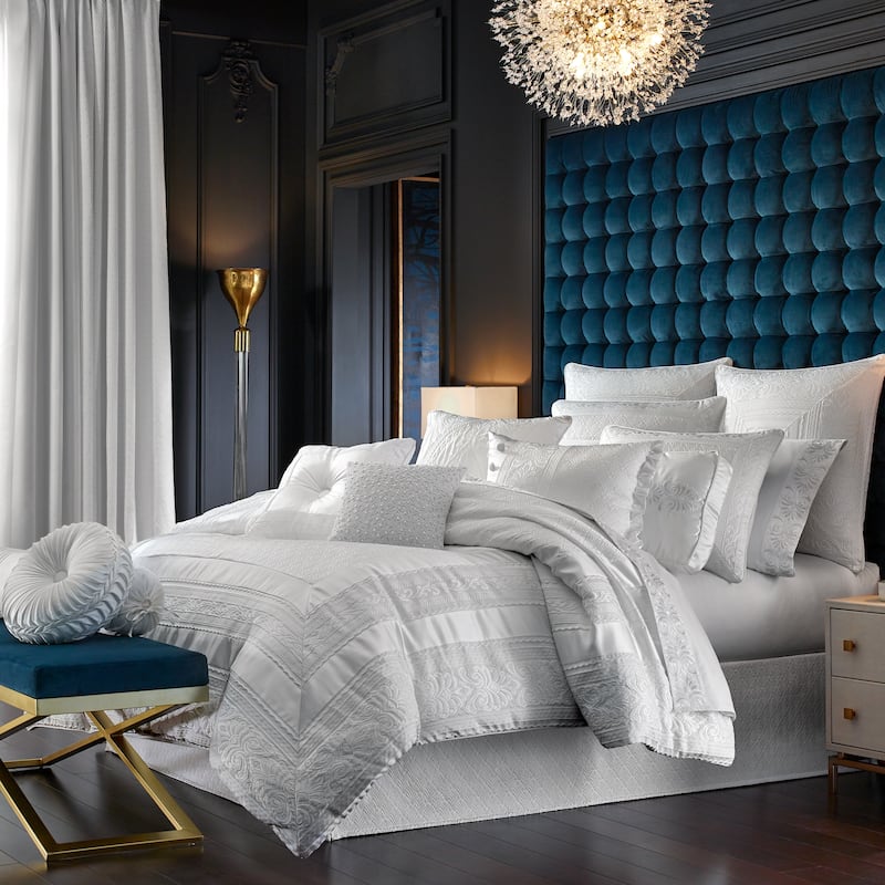 Five Queens Court Becco Comforter Set