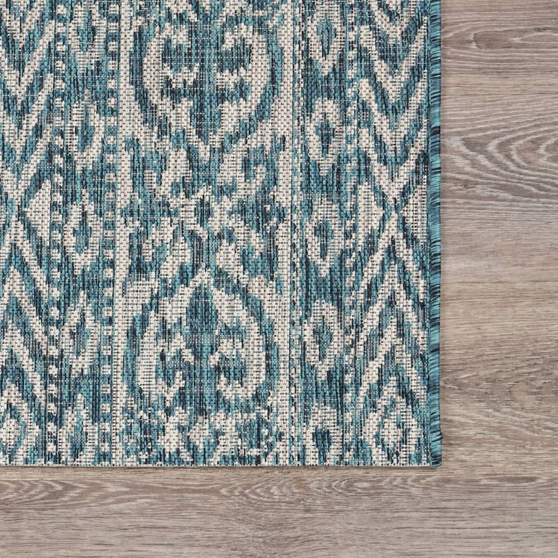 Sevita Entwined Geometric Indoor/Outdoor Accent Rug