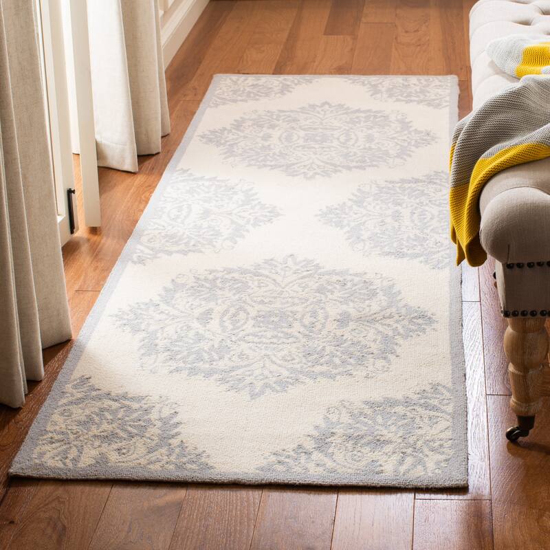 SAFAVIEH Handmade Chelsea Bauke French Country Wool Rug - 2'6" x 6' Runner - Ivory/Blue