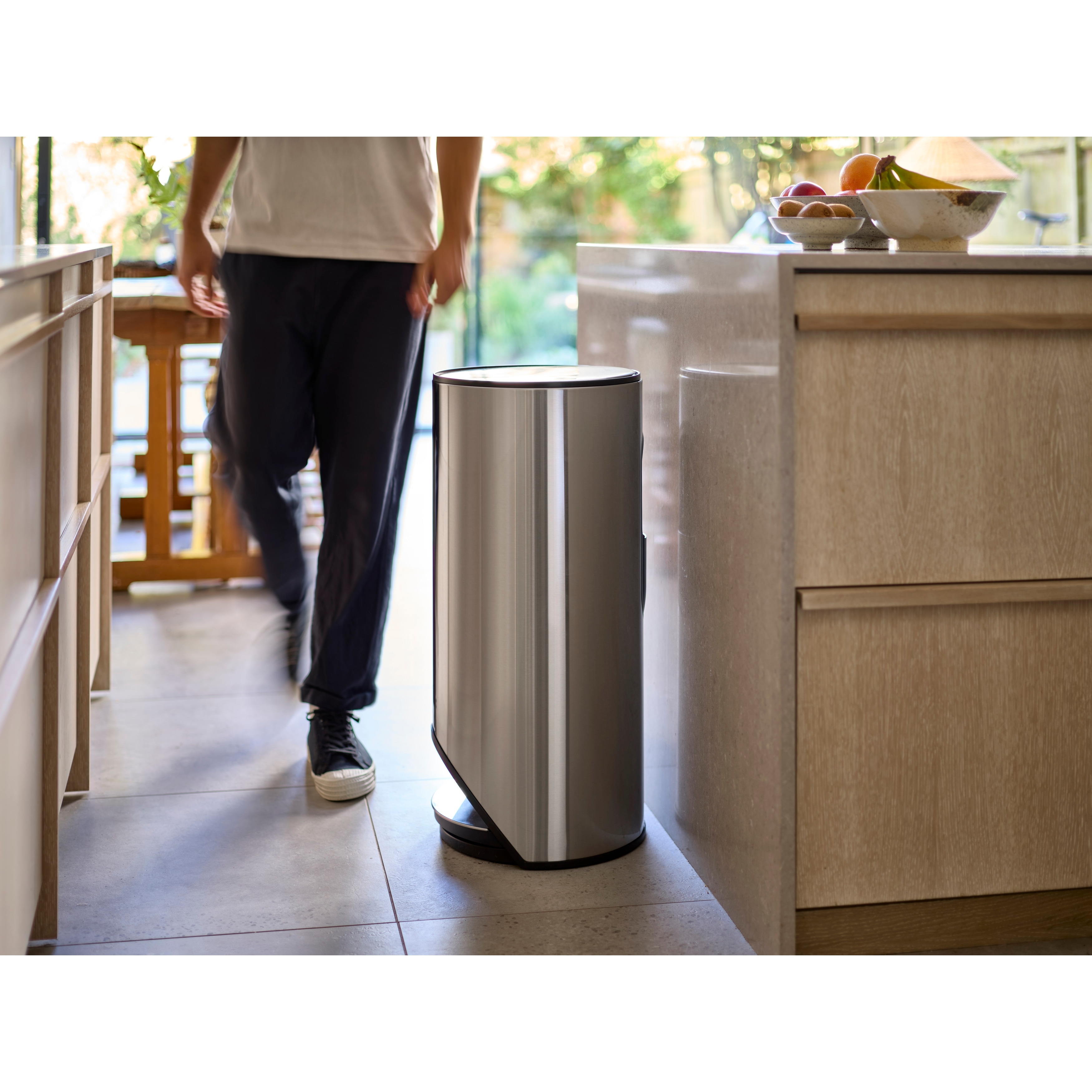 Joseph Joseph Arc 30-liter Slimline Pedal Trash Can (8 US Gallons