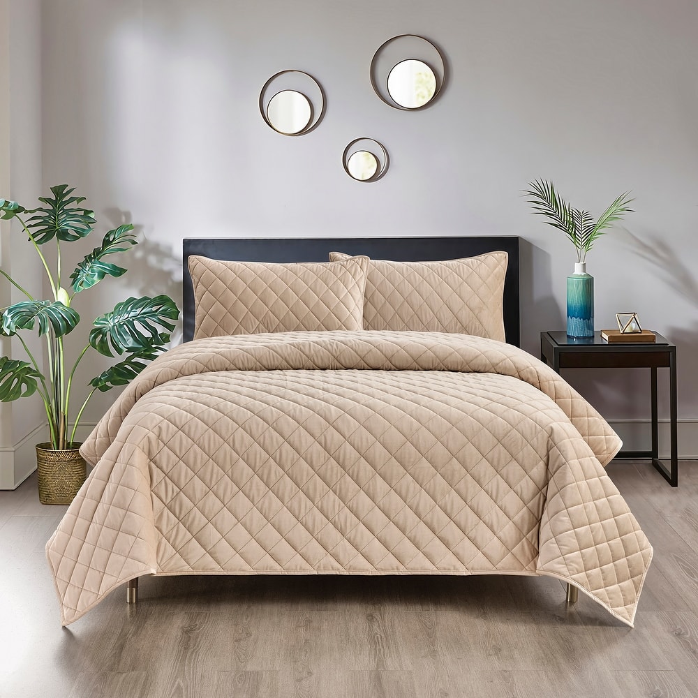 Pointehaven Heavy-Weight Oversized Diamond Design Velvet Quilt Sets
