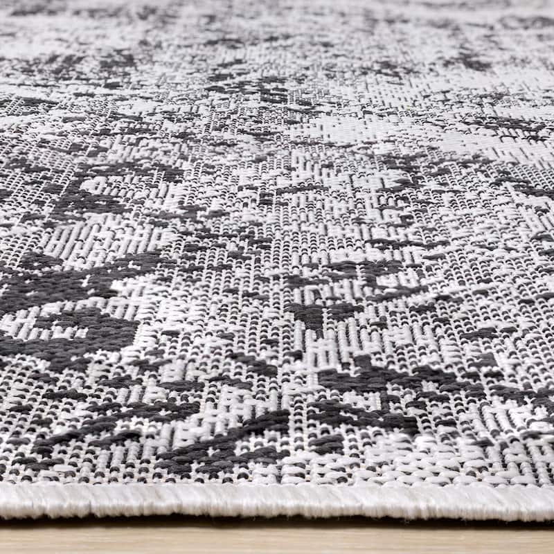 Jackson Collection - Grey/ Black Distressed Damask Indoor/Outdoor Rug