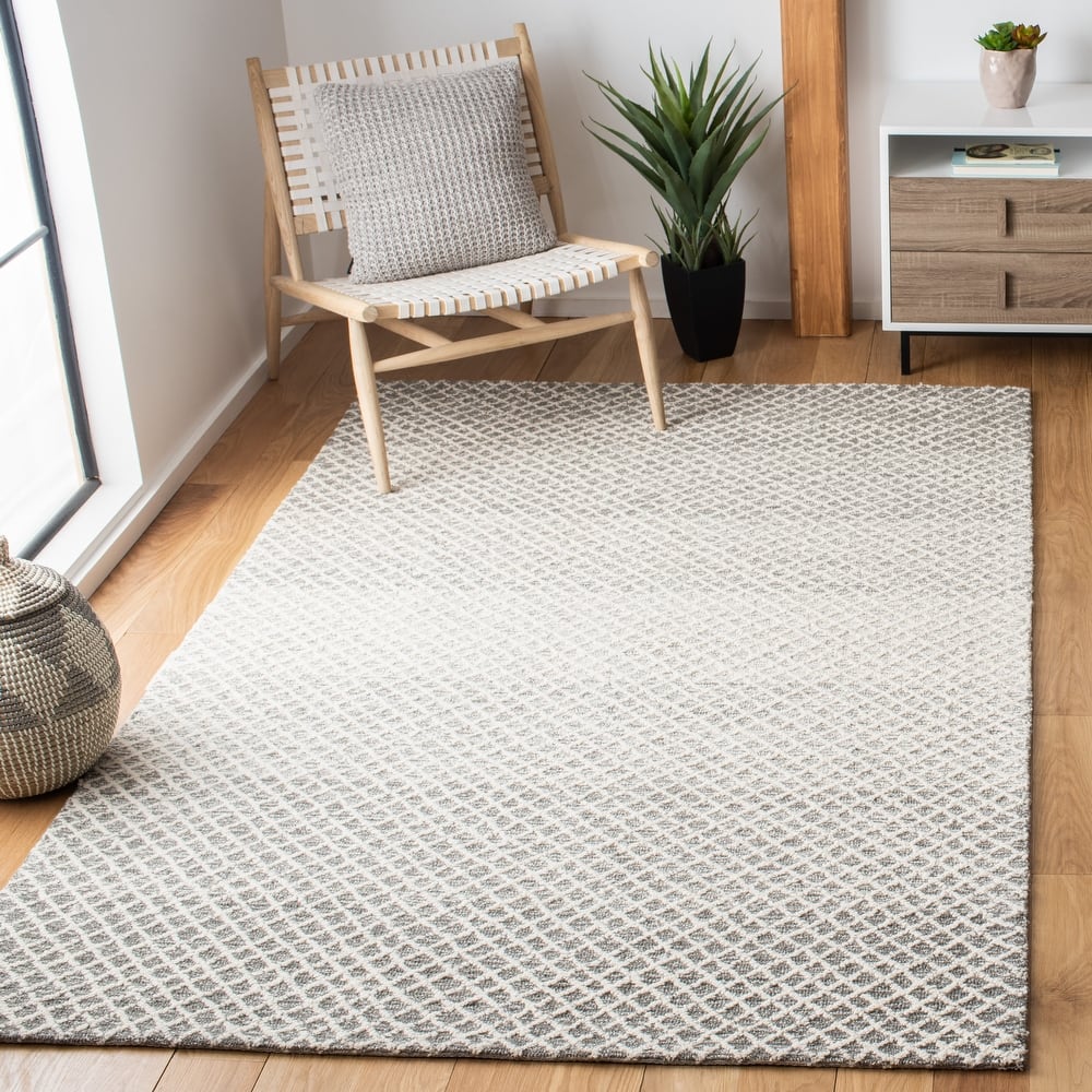 SAFAVIEH Handmade Micro-Loop Louwra Wool Rug