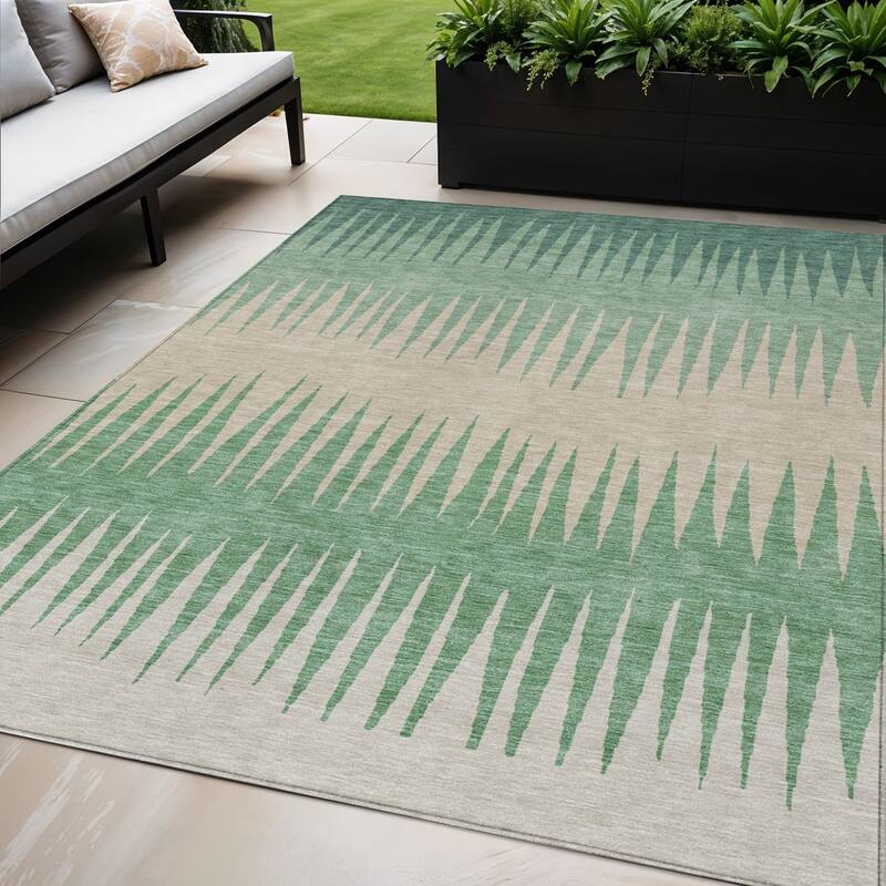 HomeRoots Striped Transitional Rectangle Outdoor Rug - 5' X 8'