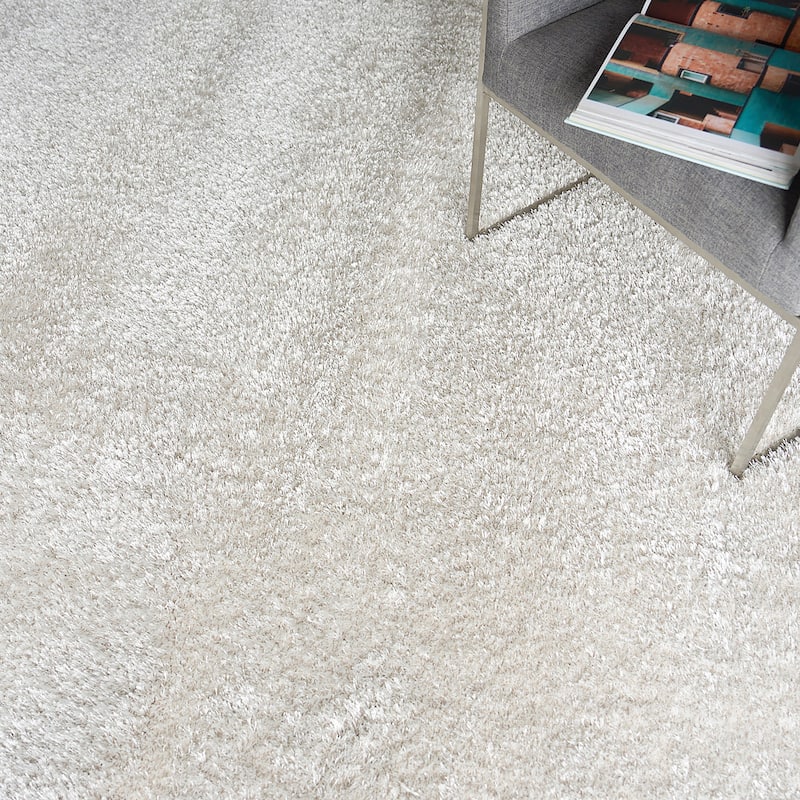 EXQUISITE RUGS Luxe Shag Power-loomed Polyester/Microfiber Light Beige Area Rug.