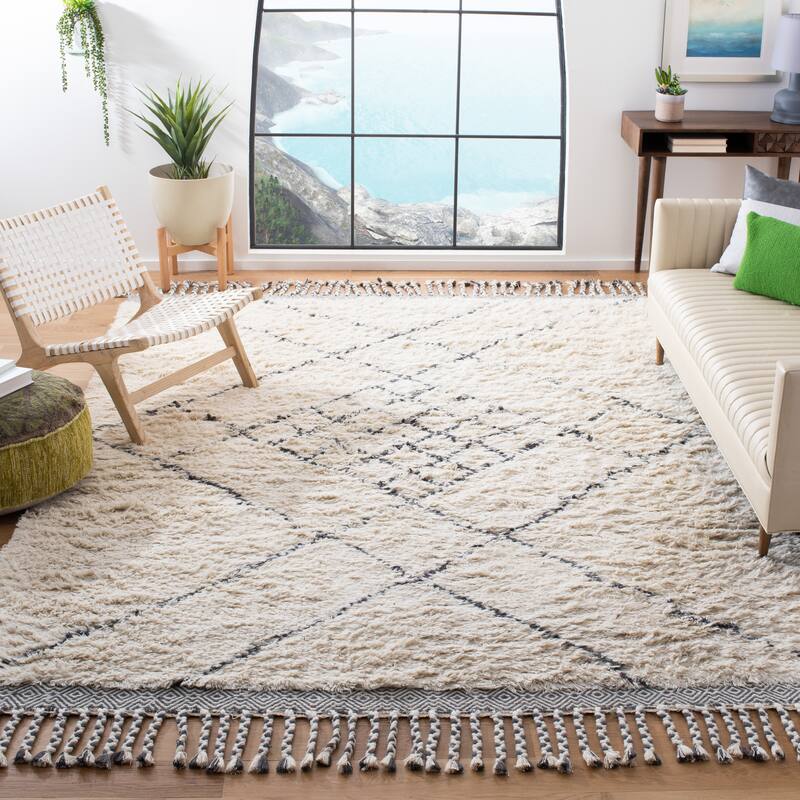 SAFAVIEH Handmade Casablanca Shag Efstathia Tribal Wool Rug - 8' x 10' - Ivory/Charcoal
