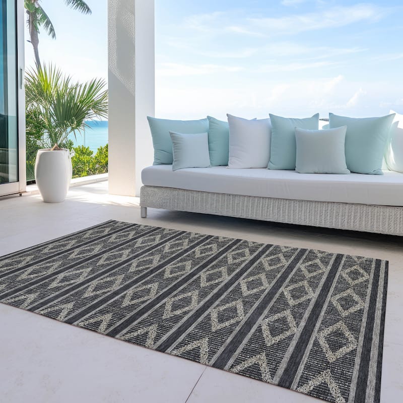 Machine Washable Indoor/ Outdoor Diamond Stripe Chantille Rug