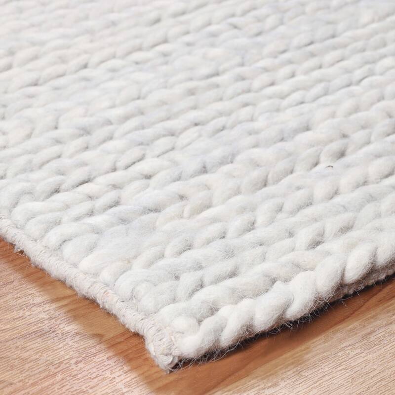 Handcrafted Traditional Rustic Handmade Braided Wool Indoor Area Rug by Superior