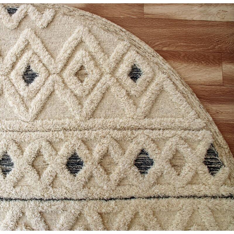 4' Round Cream and Blue Stripe Diamond Area Rug 3'6" Bed Bath & Beyond 39598462