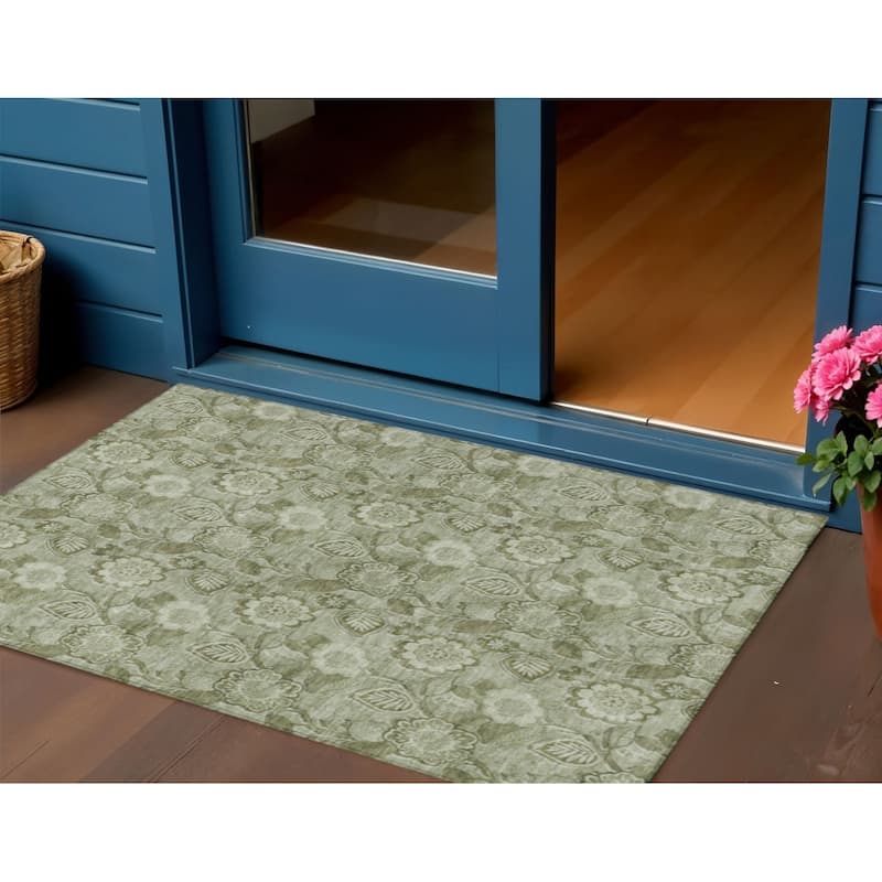 HomeRoots Floral Transitional Rectangle Outdoor Rug - 3' x 5'