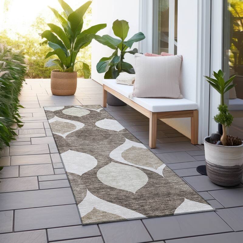 Machine Washable Indoor/ Outdoor Chantille Geo Contemporary Rug - Taupe - 2'3" x 7'6"