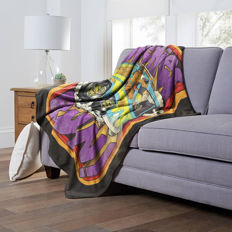Warner Brothers Scooby Doo Munchies Run Silk Touch Throw Blanket