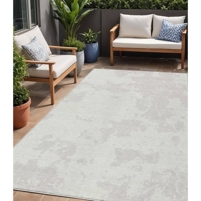 HomeRoots Abstract Transitional Rectangle Outdoor Rug - 5' X 8'