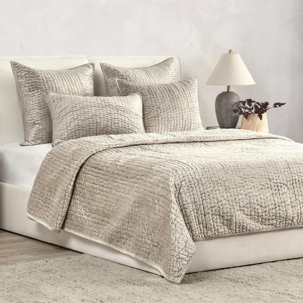Dimitry 100% Rayon Velvet Quilt by Kosas Home