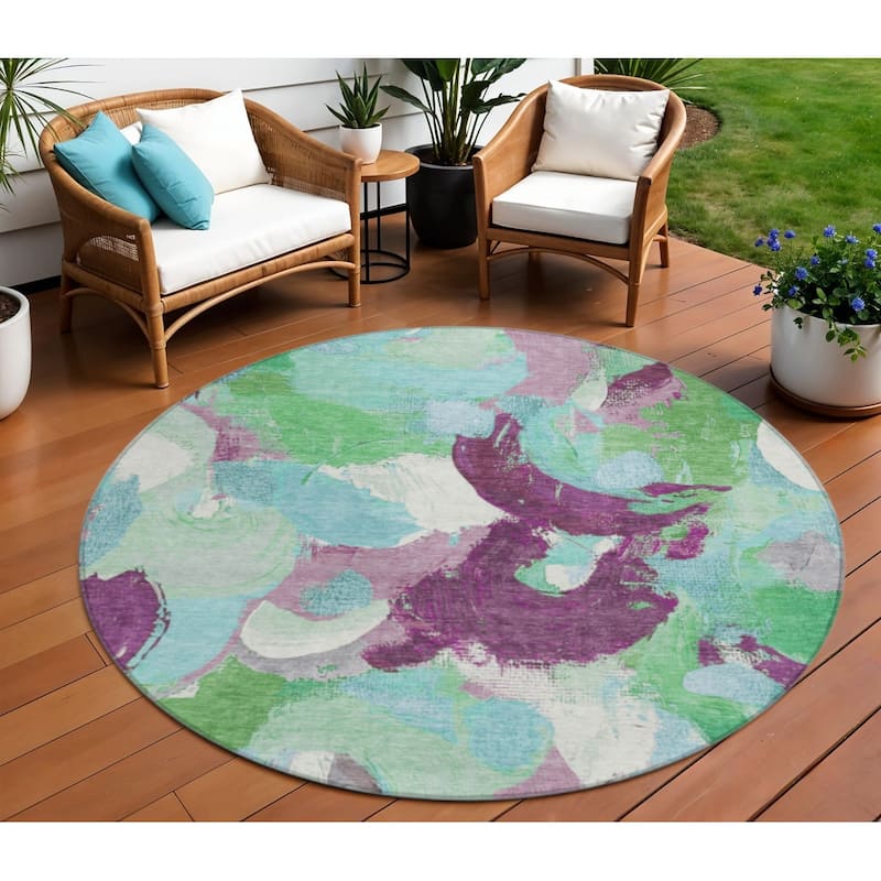 HomeRoots Abstract Transitional Rectangle Outdoor Rug - 8' Round