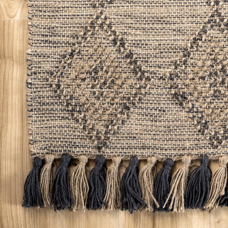 Nuloom Britta Textured Diamond Tassel Area Rug