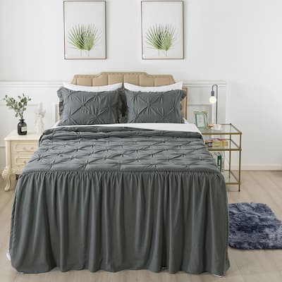 4 PCS Ruffle Skirt Bedspread Set with a Fluffy Rug
