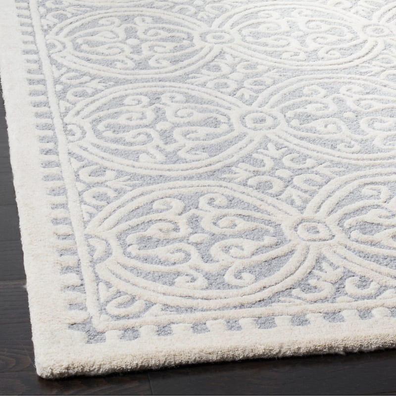 SAFAVIEH Handmade Cambridge Myrtis Moroccan Wool Rug
