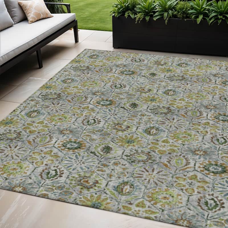 HomeRoots Floral Transitional Rectangle Outdoor Rug - 5' X 8'