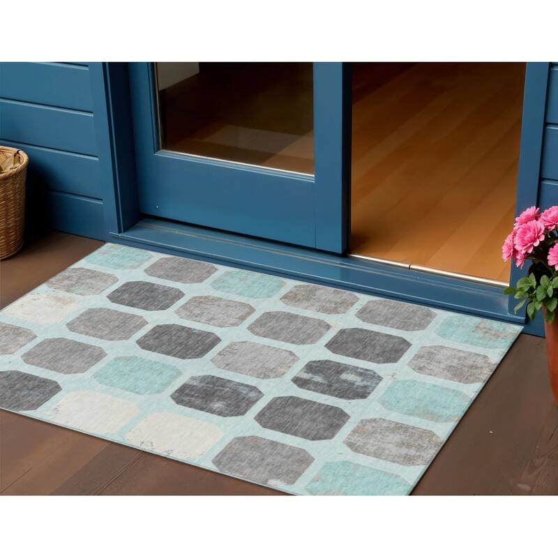 HomeRoots Geometric Transitional Rectangle Outdoor Rug - 3' x 5'