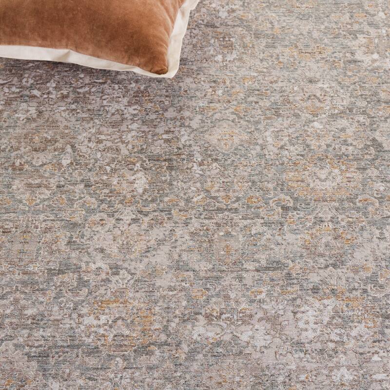 SAFAVIEH Signature Lyyli Traditional Rug