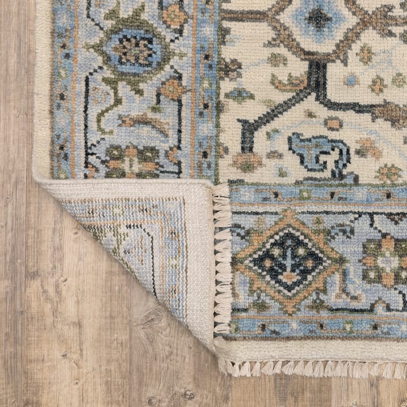 Maylin Traditional Oriental Ivory/ Light Blue Area Rug