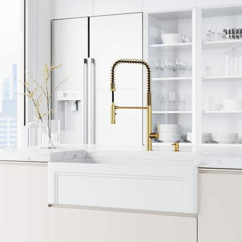 VIGO Sterling 23" H Single Handle Pull-Down Sprayer Kitchen Faucet