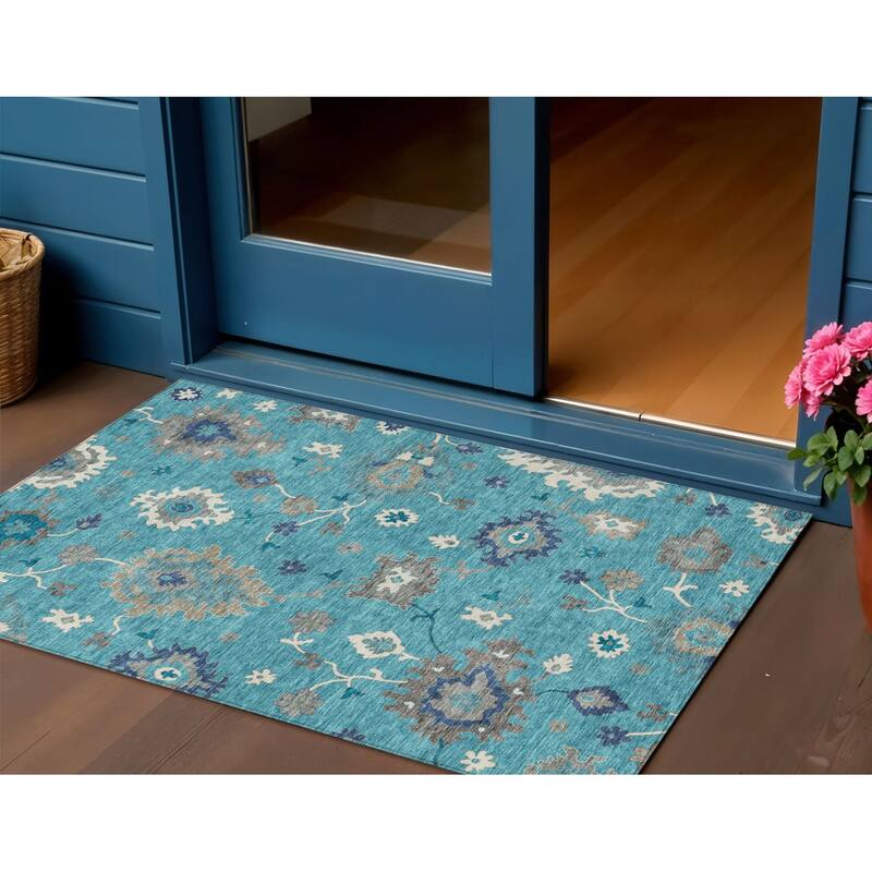 HomeRoots Floral Traditional Rectangle Outdoor Rug - 3' x 5'