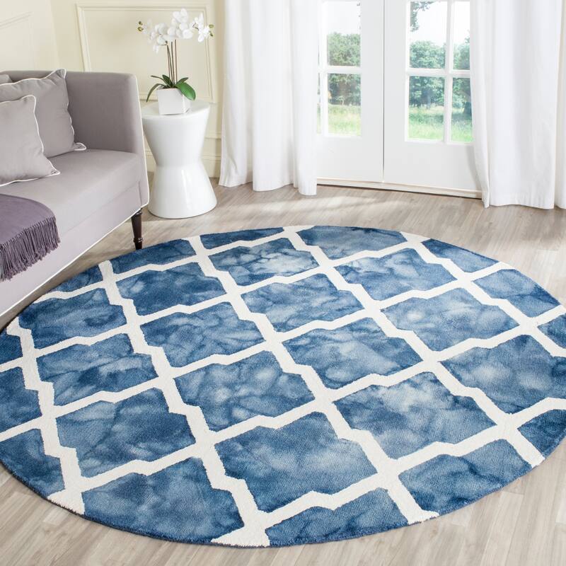 SAFAVIEH Handmade Dip Dye Ivona Vintage Wool Rug - 7' Round - Navy/Ivory