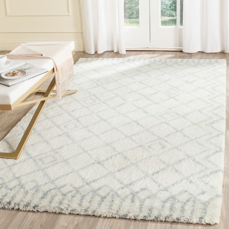 SAFAVIEH Handmade Casablanca Shag Ornella Tribal Wool Rug - 4' x 6' - Ivory/Blue
