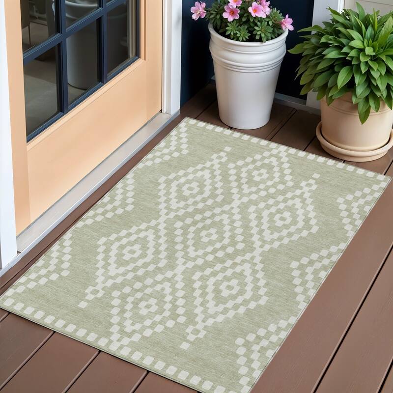 HomeRoots Geometric Transitional Rectangle Outdoor Rug - 3' x 5'