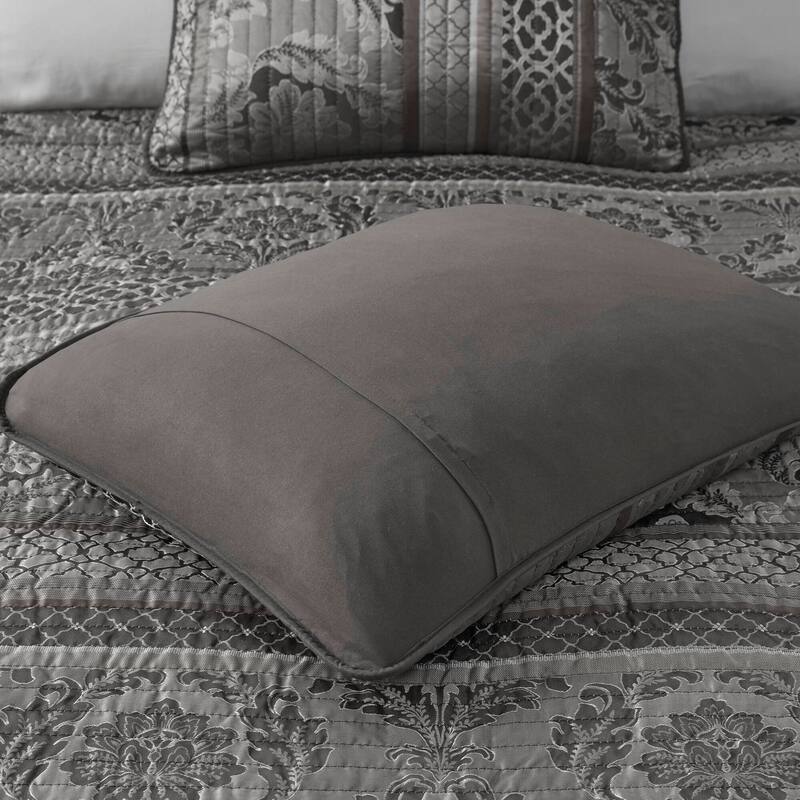 Madison Park Venetian 6 Piece Jacquard Quilt Set with Throw Pillows