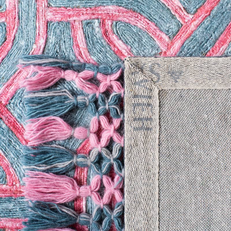 SAFAVIEH Handmade Sahara Daja Silk Tassel Rug