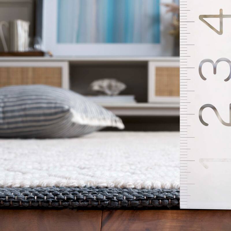SAFAVIEH Handmade Vermont Latrice Wool Rug